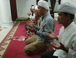 Jemaah Tarekat Naqsabandiyah di Padang Hari Ini Salat Idul Adha