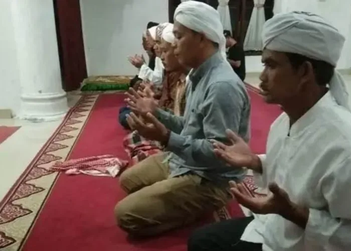 Jemaah Tarekat Naqsabandiyah di Padang Hari Ini Salat Idul Adha