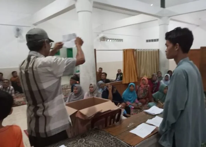 Lima Kandidat Bersaing, Syafrimon Terpilih Menjabat Ketua RT