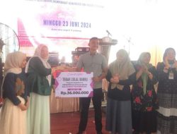 Terpilih Sebagai Ketum IKA SMANSE, Sovia Lorent Serahkan Beasiswa Rp36 Juta