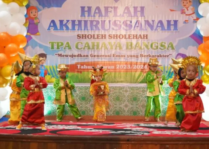 TPA Cahaya Bangsa Gelar Haflah Akhirussanah, Air Mata Guru pun Mengalir