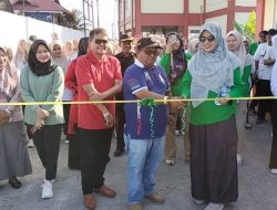 Hadiri Dies Natalis 19, Camat Amrizal Rengganis Lepas Jalan Santai STIFARM