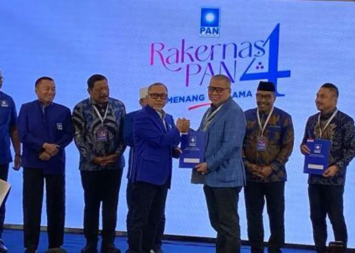 PAN Serahkan SK Dukungan Epiyardi Asda Maju Pilgub Sumbar