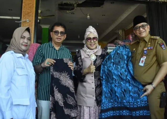 250 IRT Kota Padang Dilatih Menjahit dan Membatik