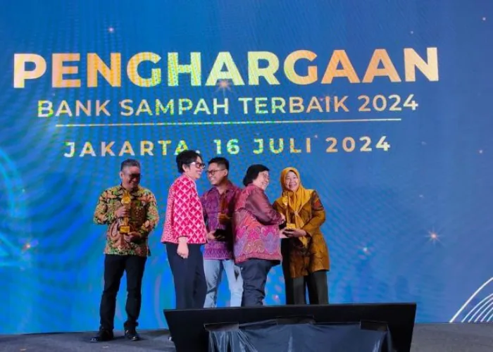 Menteri LHK Siti Nurbaya Serahkan Penghargaan Terbaik Ketiga ke BSI Pancadaya