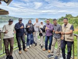 Tiga Profesor UTM Kagumi Keelokan Pesona Alam Pesisir Selatan