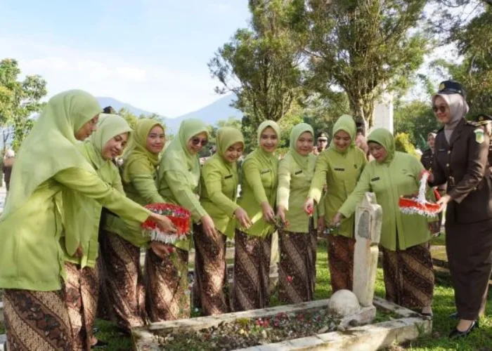 Peringati HBA ke-64, Kejari Ziarah ke TMP dan Syukuran HUT IAD ke-24
