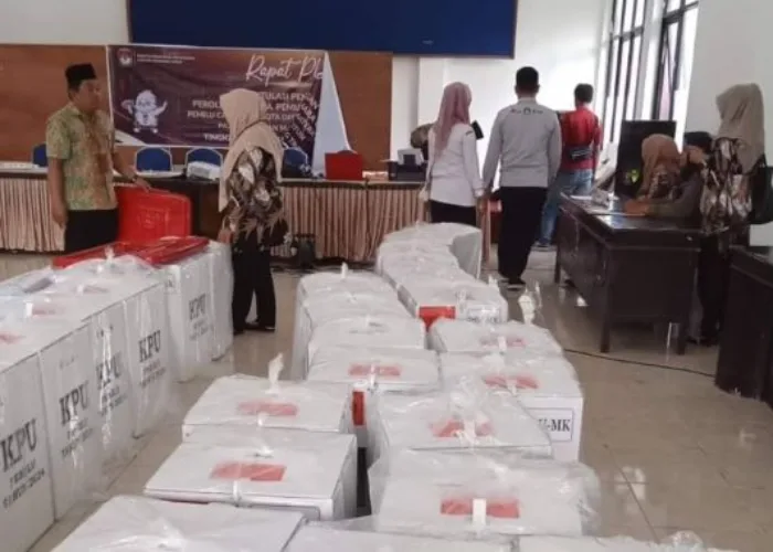 KPU Gelar Rekapitulasi Perolehan Suara PSU DPD Tingkat Kota Padang Panjang