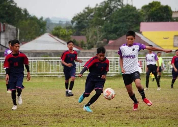 Tekuk SMP IT Juara 6-0, Hattrick Fabyan Rekha Antarkan MTsN ke Delapan Besar Liga Pelajar