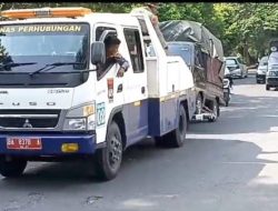Perang Parkir Liar, Dishub Padang Derek Mobil Pengendara Nakal