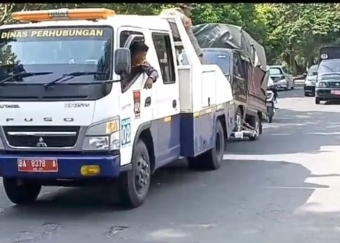 Perang Parkir Liar, Dishub Padang Derek Mobil Pengendara Nakal