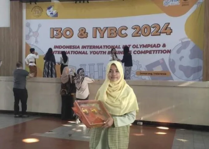 Santri MTsS DMP Diniyyah Puteri Raih Medali Emas I3O