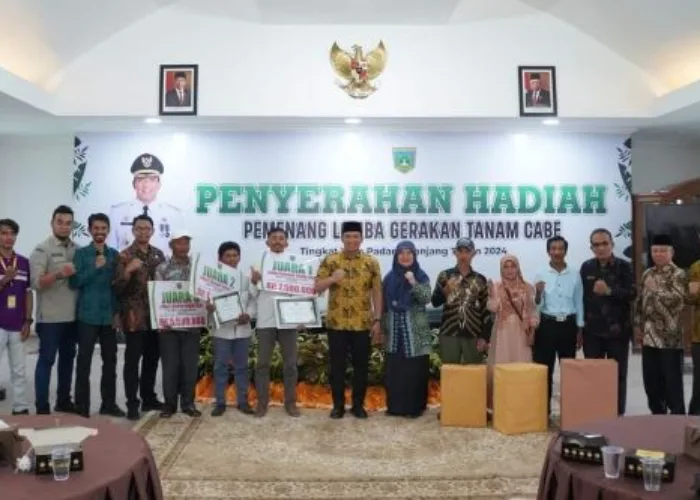 Pj Wako Sonny Serahkan Hadiah Lomba Gerakan Tanam Cabai