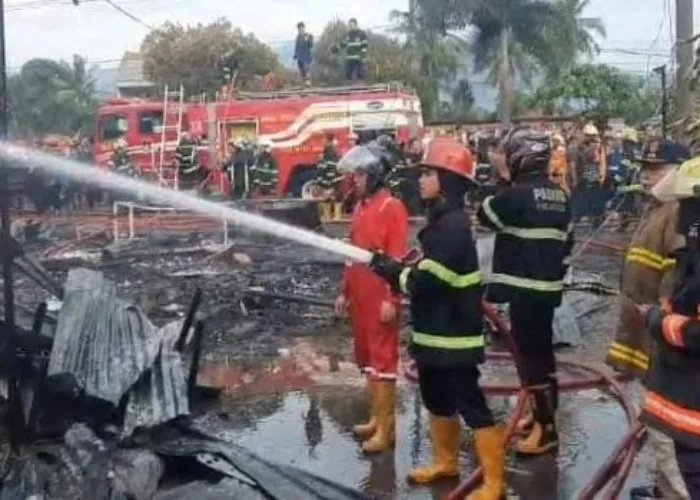 Warung Makan di Padang Hangus Dilahap Jago Merah