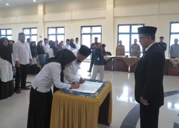 KPU Lantik 196 Ketua KPPS PSU DPD RI Padang Panjang