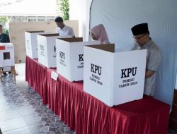 PSU DPD RI, Pj Wako Sonny dan Keluarga Mencoblos di TPS 015 Silaing Bawah