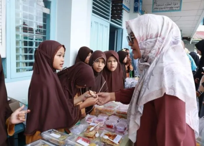 MIS REY Semarakkan Tahun Baru Islam dengan Gelar Bazar Muharram