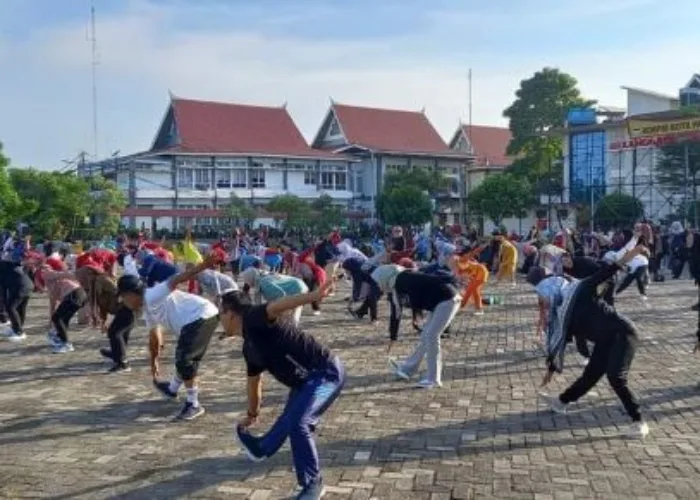 Budayakan Gaya Hidup Sehat, Ratusan ASN Pemko Padang Ikuti Senam Massal
