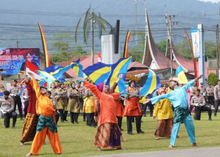 Tampilkan Tarian Kolosal, Polres Padang Panjang Peringati Hari Bhayangkara ke-78