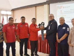 Optimalkan Mobilitas PMI, Pemko Padang Serahkan 2 Ambulans dan 12 Motor