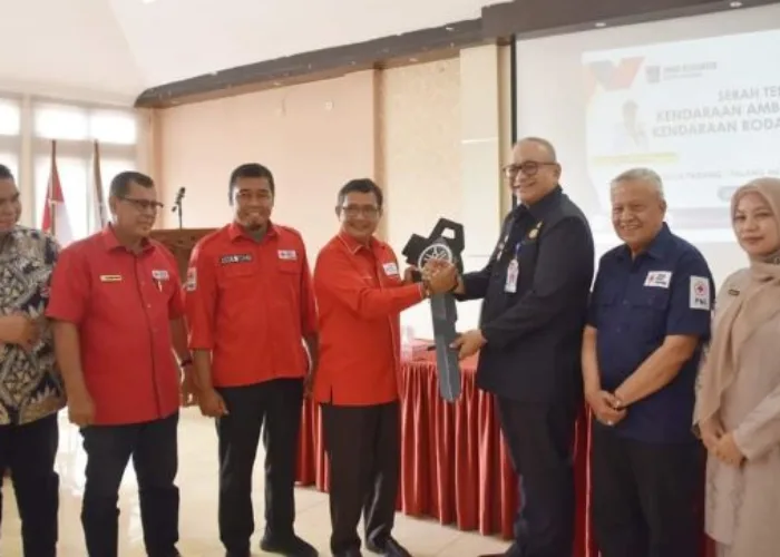 Optimalkan Mobilitas PMI, Pemko Padang Serahkan 2 Ambulans dan 12 Motor