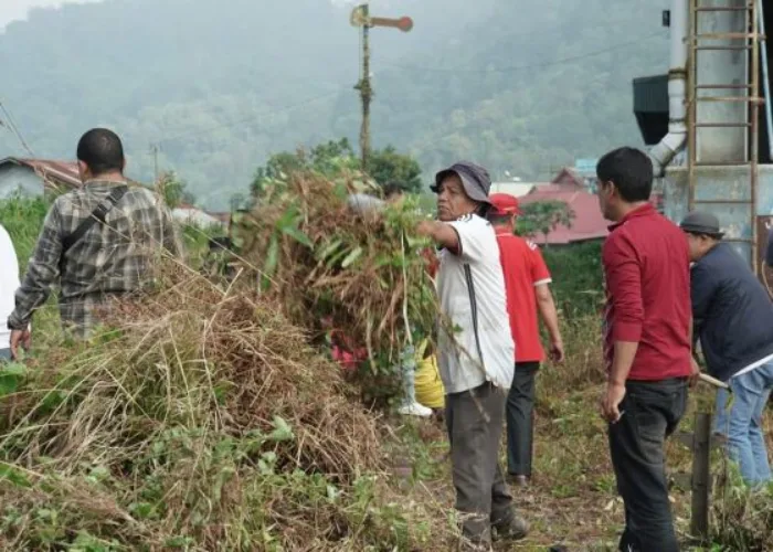 Sambut Galanggang Arang, Jajaran Pemko Goro Bersihkan Stasiun Kereta Api