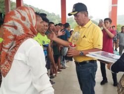 Ribuan Orang Saksikan Final Turnamen Selaju Sampan Kabupaten Pesisir Selatan