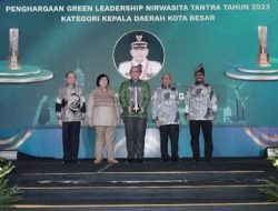 Penjabat Walikota Andree Terima Penghargaan Green Leadership Nirwasita Tantra