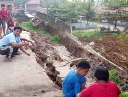 Tanah Amblas di Rindang Alam Ancam Tiga Rumah Warga