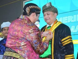 Pj Wako Padang Terima Anugerah Gelar Kepangeranan dari KGPAA Mangku Alam II