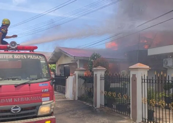 Rumah PNS Polri di Ampang Terbakar, 5 Sepeda Motor Hangus