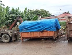 Respon Keluhan Warga, Bak Truk Pengangkut Sampah Sudah Dibungkus Terpal