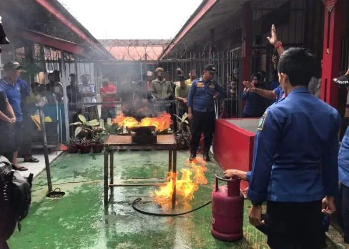 Antisipasi Kebakaran Rutan, Satpol PP Damkar Gelar Sosialisasi dan Simulasi