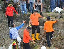 Cara Hendri Septa Kelola Sampah, “Padang Bagoro” Bersama Warga Bersihkan Lingkungan