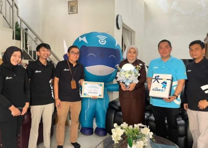 Semarak Hari Pelanggan Nasional, PLN Icon Plus Sumbagteng Kunjungan Spesial ke Pelanggan Loyal