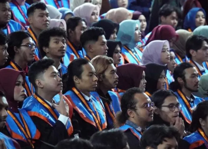 ISI Wisuda 301 Lulusan Sarjana Hingga Magister