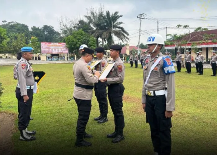 Kapolres Dharmasraya Pimpin Upacara PTDH