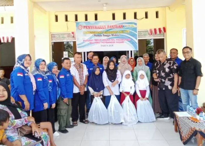 Bantuan TJSL Semen Padang Diserahkan untuk RTM Padang Besi