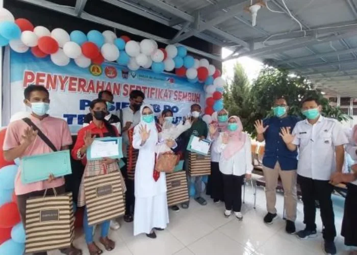 Enam Pasien TB RO RSUD dr. Rasidin Padang Wisuda Usai Dinyatakan Sembuh