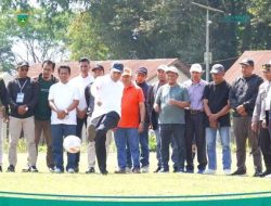 Tendangan Pj Wako Sonny Tandai Mulainya Turnamen Sepak Bola LPM Cup 2024