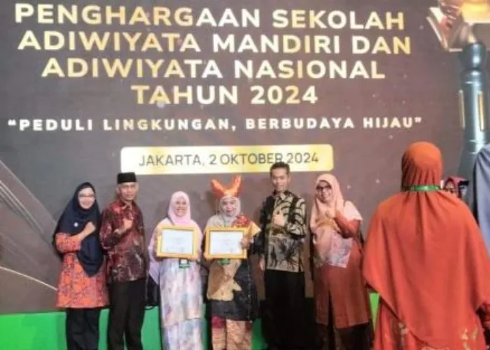 Dua Sekolah Kota Padang Panjang Terima Penghargaan Adiwiyata Nasional