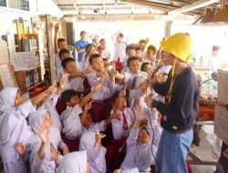 Ruang Baca Rimba Bulan dan Mahasiswa ISI Ajak Murid SD Tingkatkan Minat Baca
