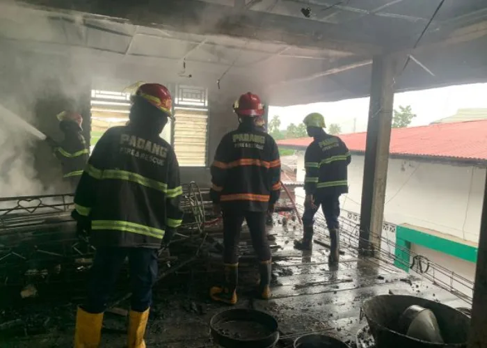 Kebakaran Landa Musholla dan Satu Unit Rumah di Tanjung Saba Pitameh