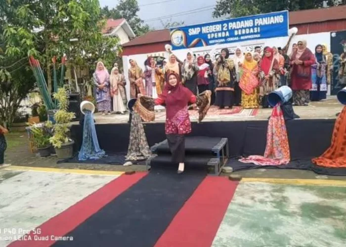SMPN 2 Rayakan Hari Batik Nasional dengan Semarak Budaya dan Kreativitas Siswa