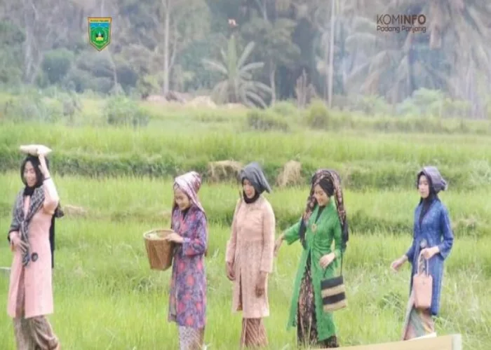 Desa Wisata Fair 2024, Ekor Lubuk Gelar Fashion Show Baju Saisuak