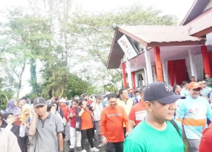 Jalan Sehat Bersama Tutup Rangkaian Rapat Staf Bulanan Pemko Padang di Mentawai