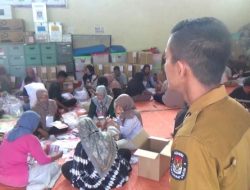 KPUD Dharmasraya Mulai Lakukan Penyortiran dan Pelipatan Kertas Surat Suara Pilkada
