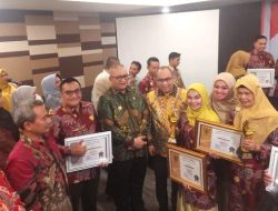 Padang Terima Penghargaan Produktivitas Siddhakarya Terbanyak Tingkat Sumbar 2024