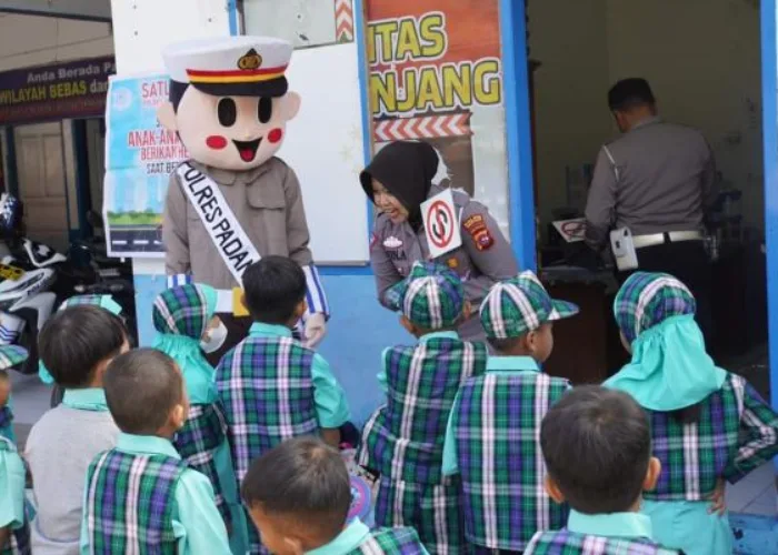 Tumbuhkan Kecintaan Terhadap Polisi, TK-KB Smart Kids Field Trip ke Polres Padang Panjang
