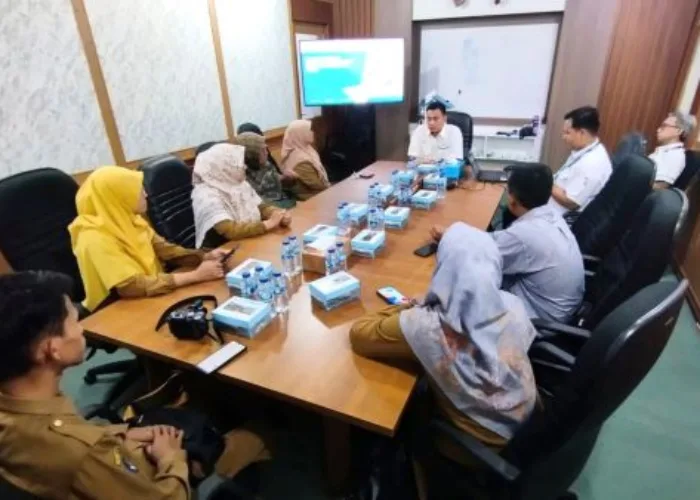PLN Icon Plus Sumbagteng Dukung Dunia Pendidikan Melalui Akses Teknologi Informasi kepada SMKN 1 Baso